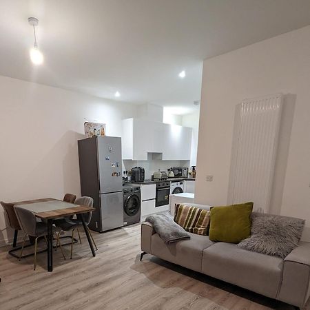 Contemporary Double Ensuite Room Бирмингам Екстериор снимка