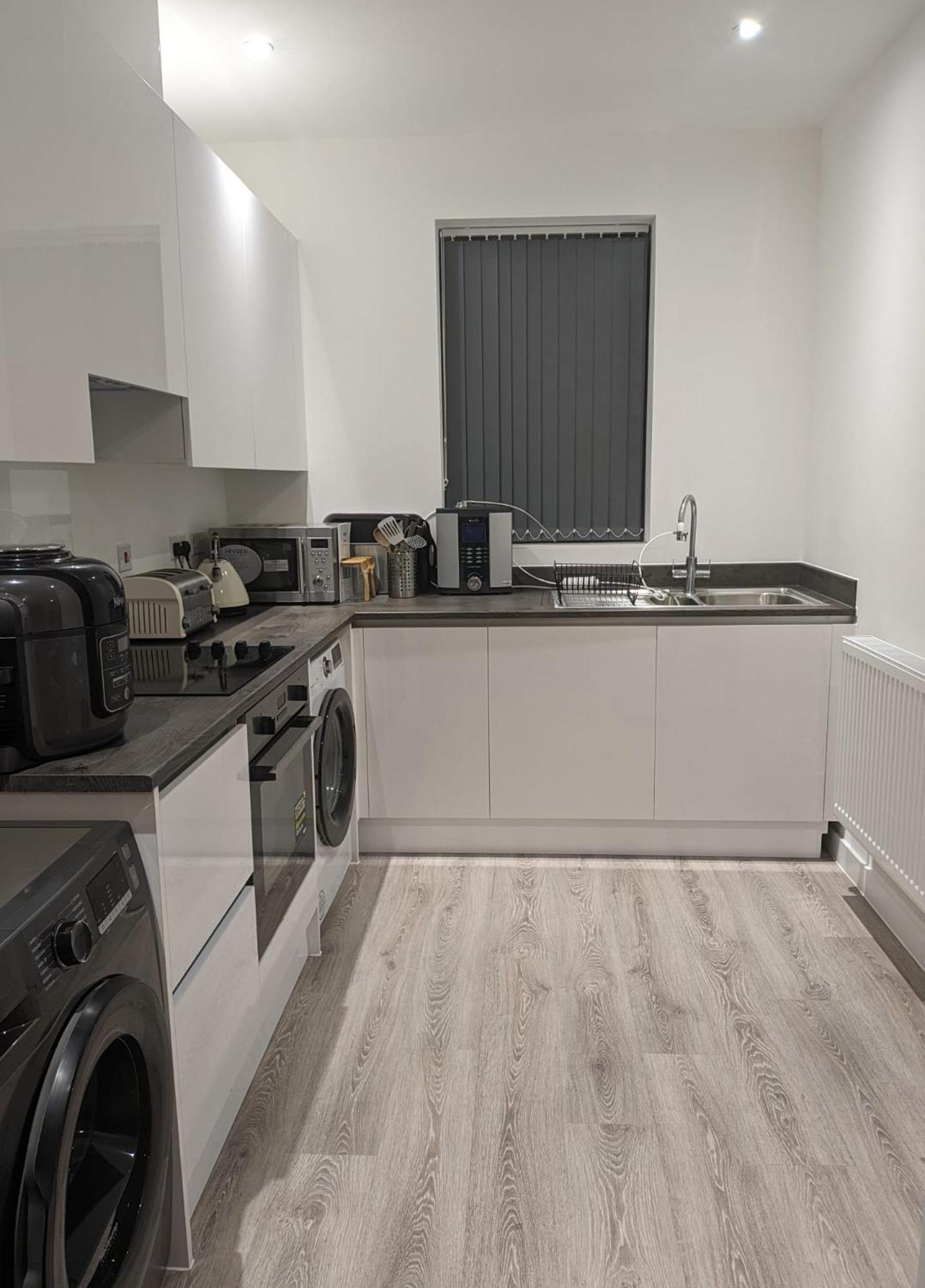 Contemporary Double Ensuite Room Бирмингам Екстериор снимка