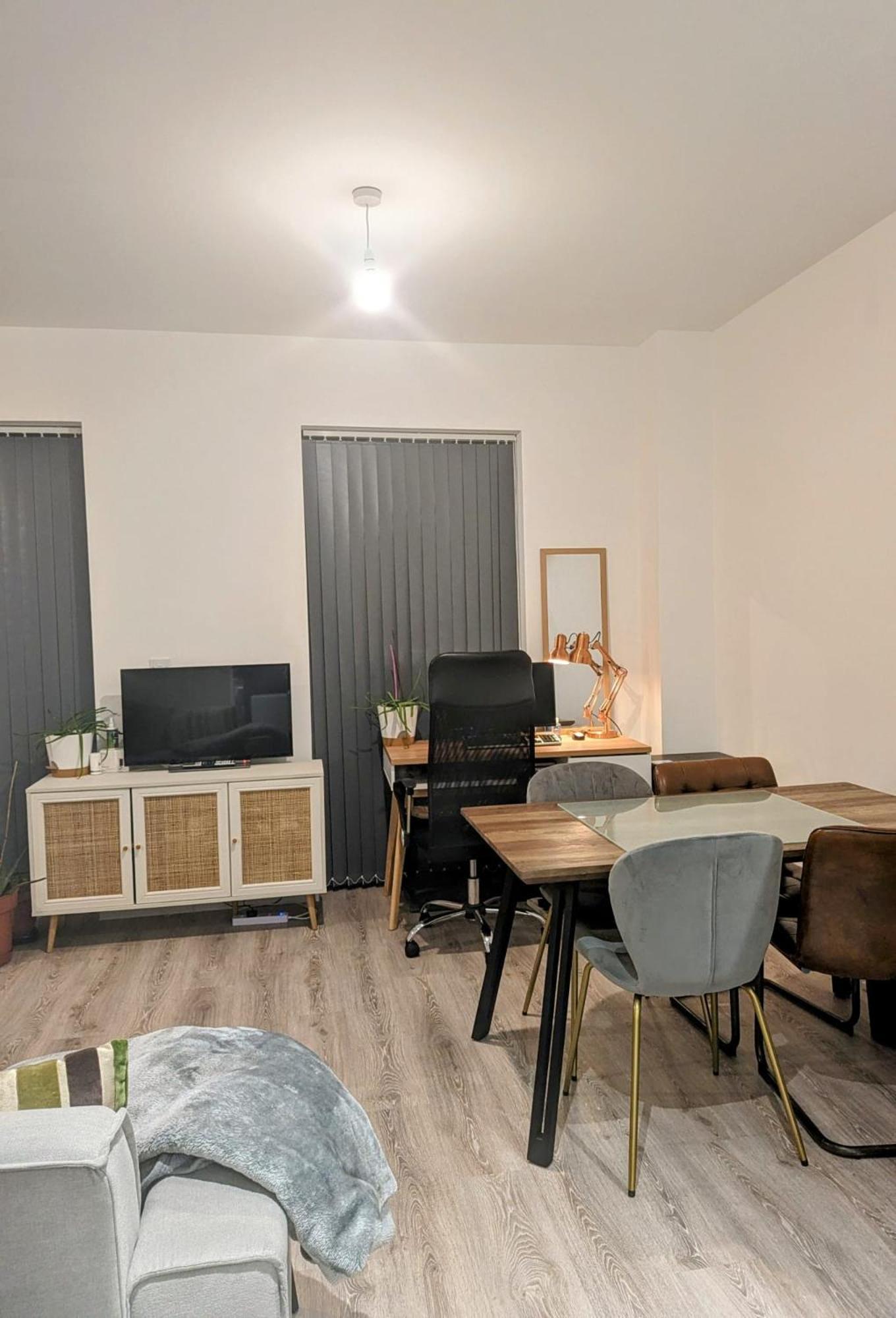Contemporary Double Ensuite Room Бирмингам Екстериор снимка
