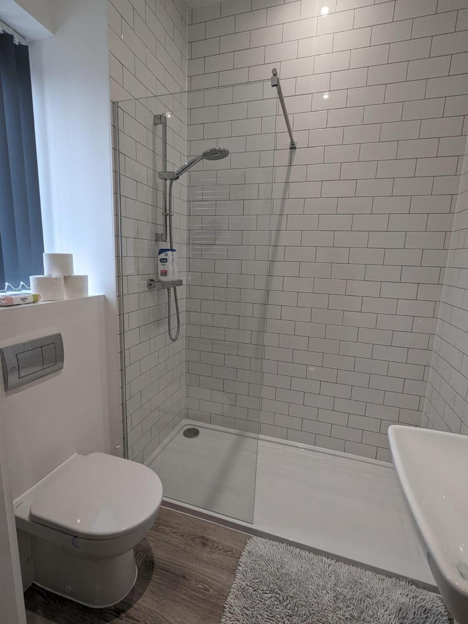 Contemporary Double Ensuite Room Бирмингам Екстериор снимка