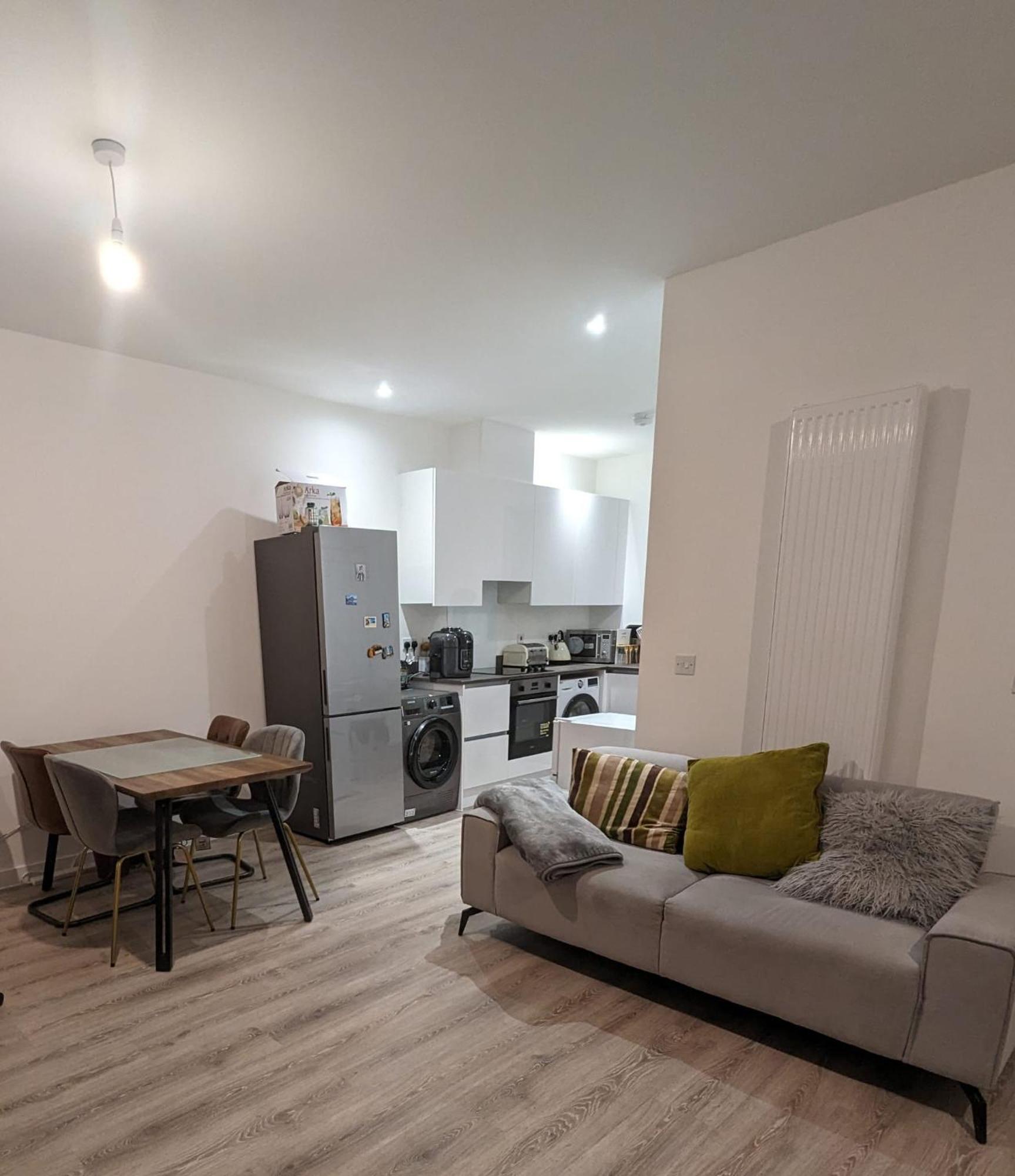 Contemporary Double Ensuite Room Бирмингам Екстериор снимка
